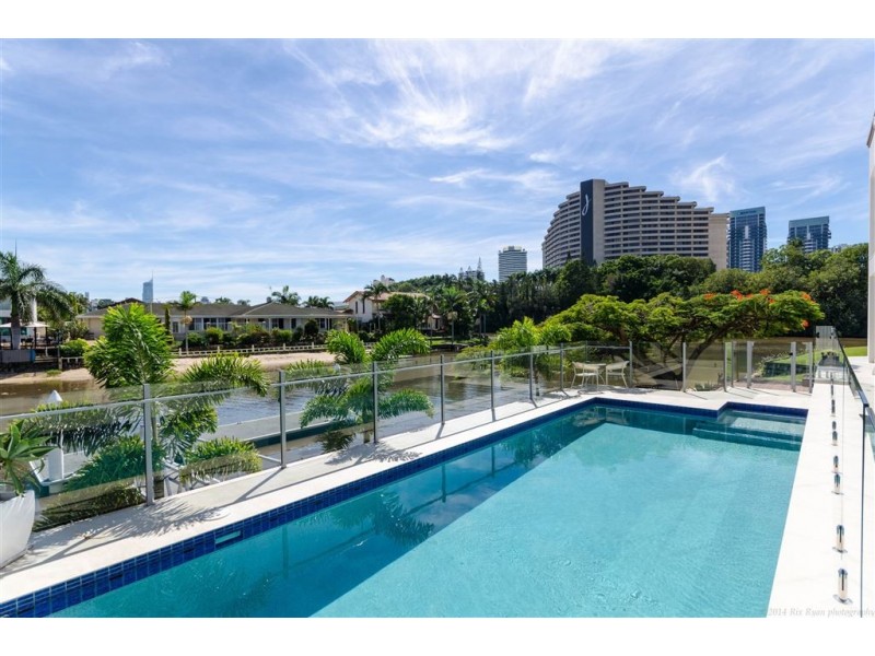 18 Rebecca Court, Broadbeach Waters QLD 4218