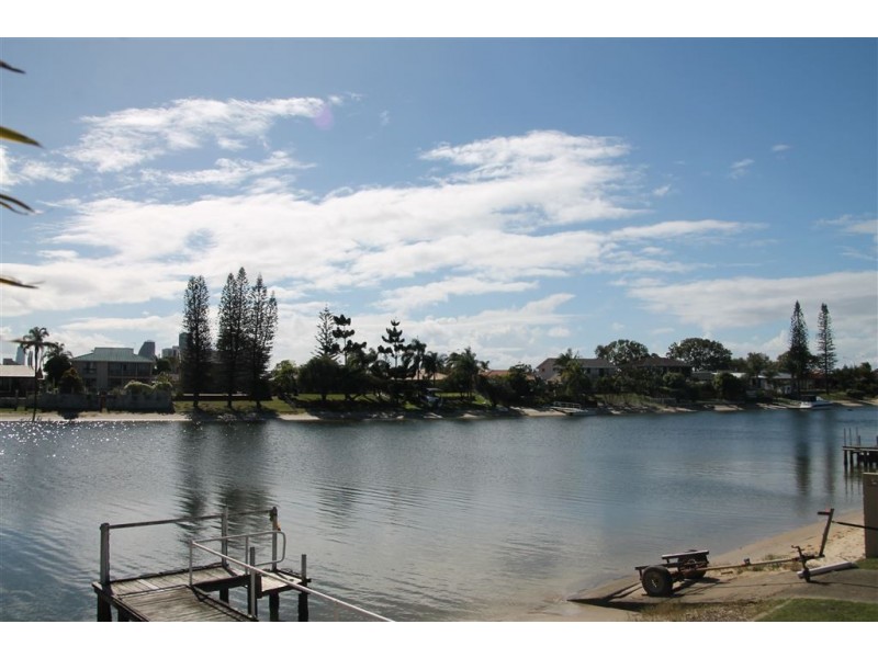 4 Weatherly Avenue, Mermaid Waters QLD 4218