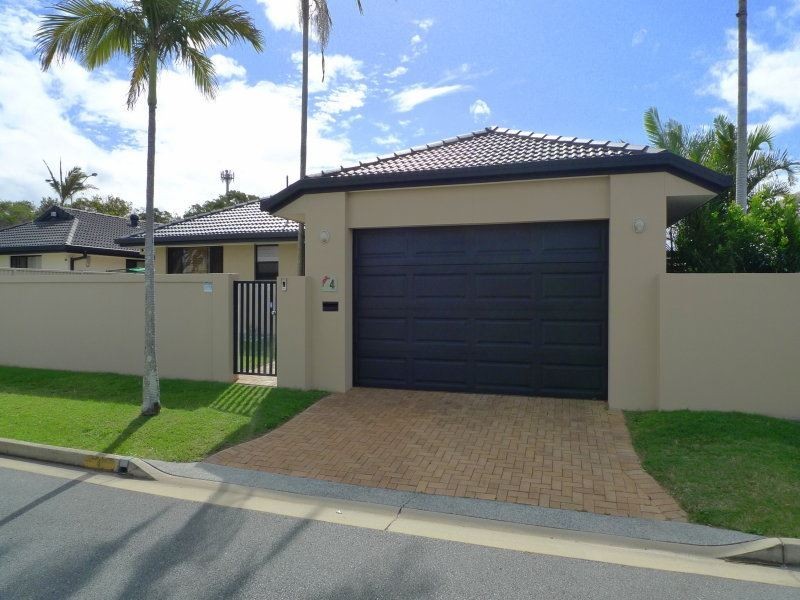 4 Weatherly Avenue, Mermaid Waters QLD 4218