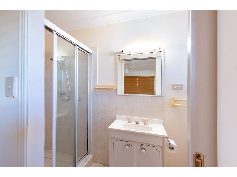 54 Victor Avenue, Paradise Point QLD 4216