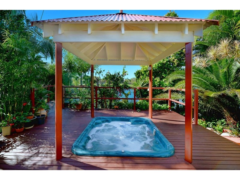 20 Haslewood Court, Mermaid Waters QLD 4218