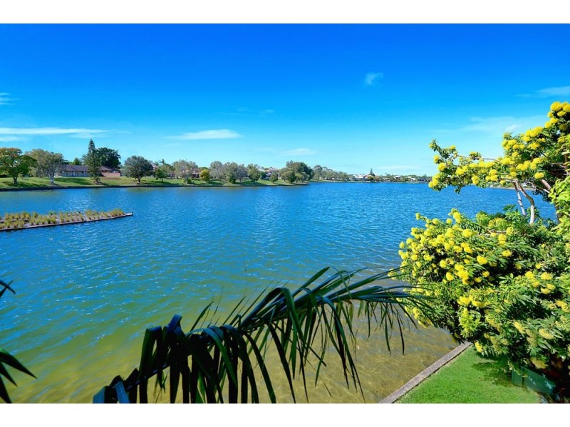 20 Haslewood Court, Mermaid Waters QLD 4218