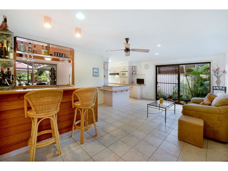 20 Haslewood Court, Mermaid Waters QLD 4218