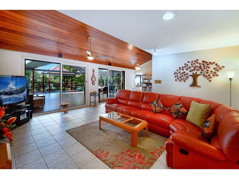 20 Haslewood Court, Mermaid Waters QLD 4218