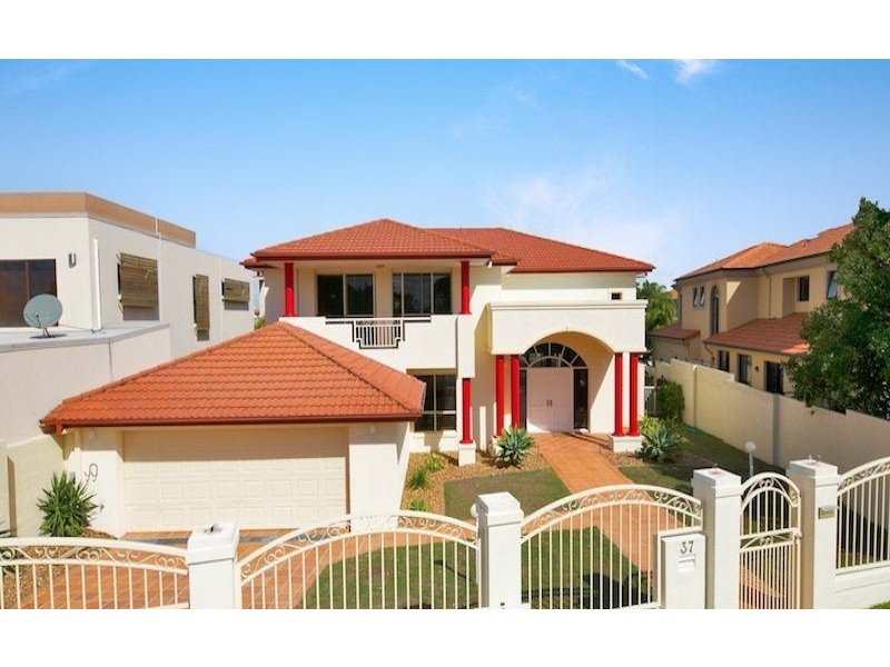 37 The Peninsula, Sovereign Islands QLD 4216