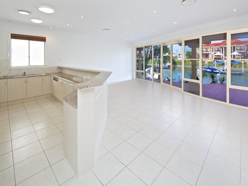 37 The Peninsula, Sovereign Islands QLD 4216