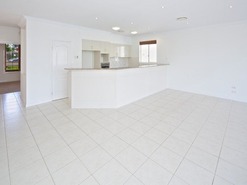 37 The Peninsula, Sovereign Islands QLD 4216
