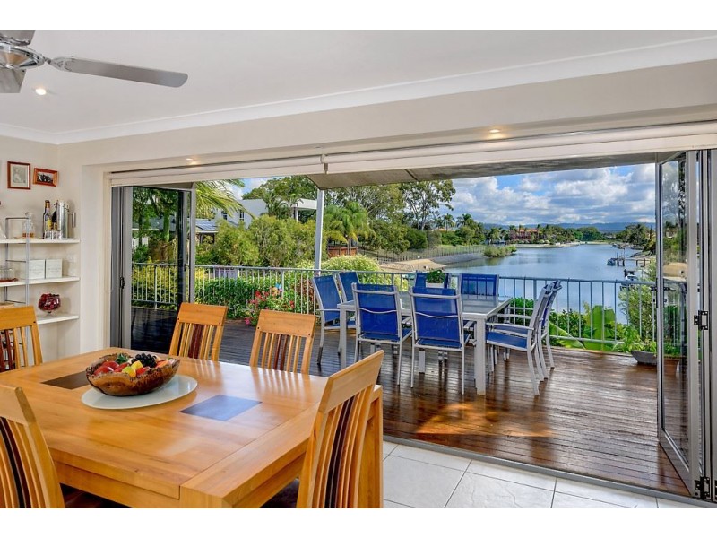4 Peter Blondell Drive, Mermaid Waters QLD 4218