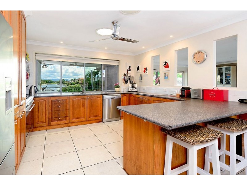 4 Peter Blondell Drive, Mermaid Waters QLD 4218