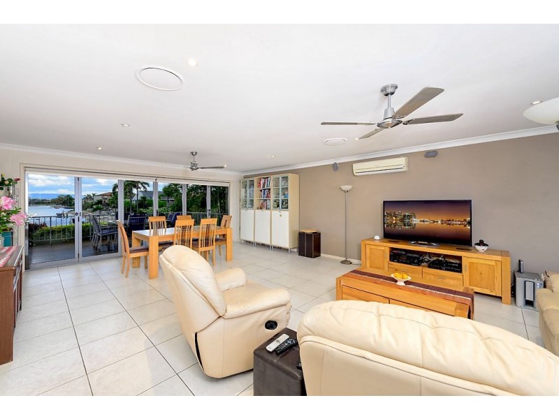 4 Peter Blondell Drive, Mermaid Waters QLD 4218