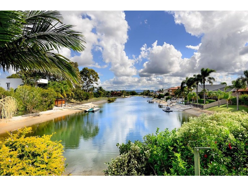 4 Peter Blondell Drive, Mermaid Waters QLD 4218