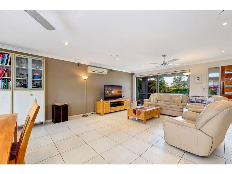4 Peter Blondell Drive, Mermaid Waters QLD 4218