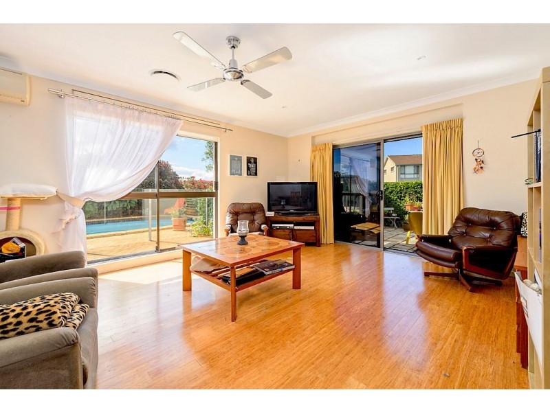 4 Peter Blondell Drive, Mermaid Waters QLD 4218