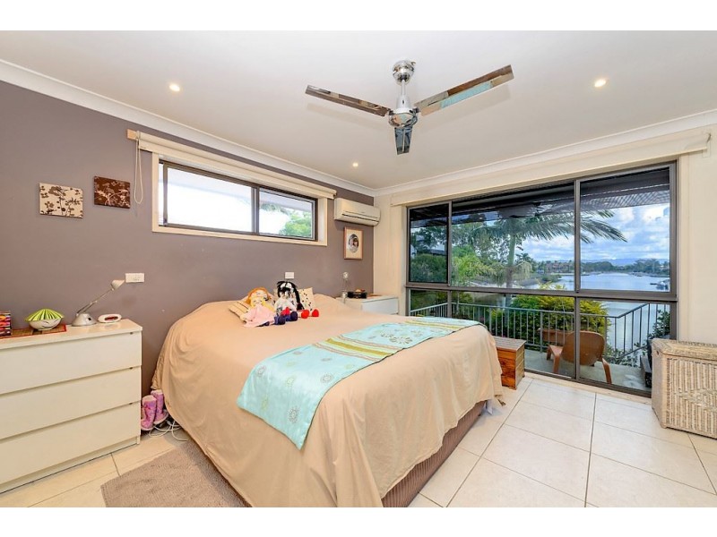 4 Peter Blondell Drive, Mermaid Waters QLD 4218