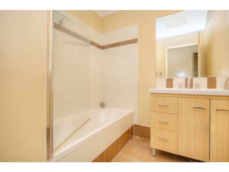 54/7-9 Santa Cruz Boulevard, Clear Island Waters QLD 4226