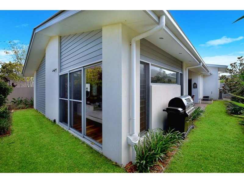 21 Galley Road, Hope Island QLD 4212