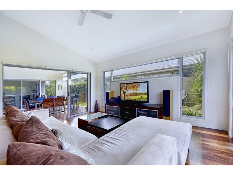 21 Galley Road, Hope Island QLD 4212