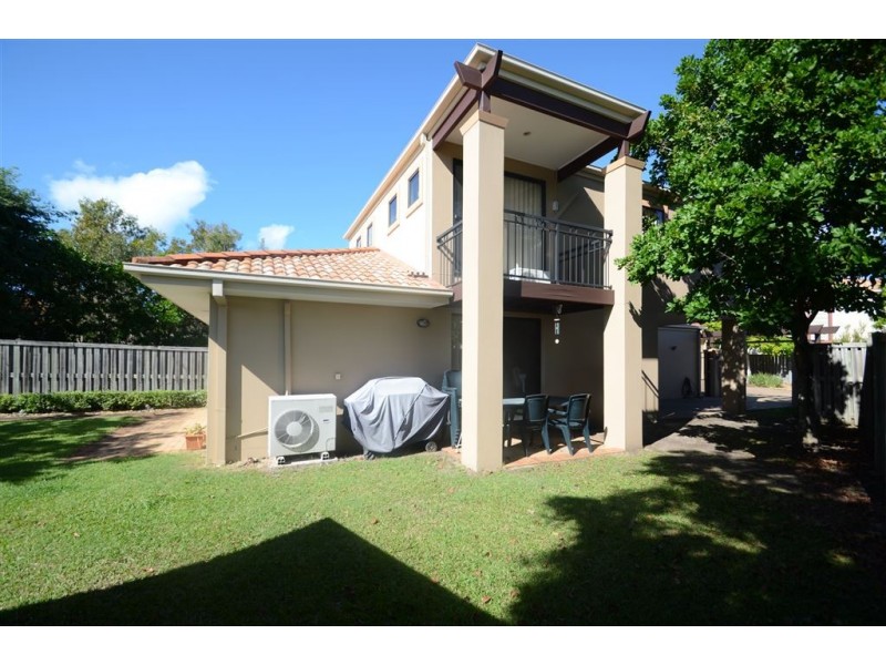 15/302 Christine Avenue, Varsity Lakes QLD 4227