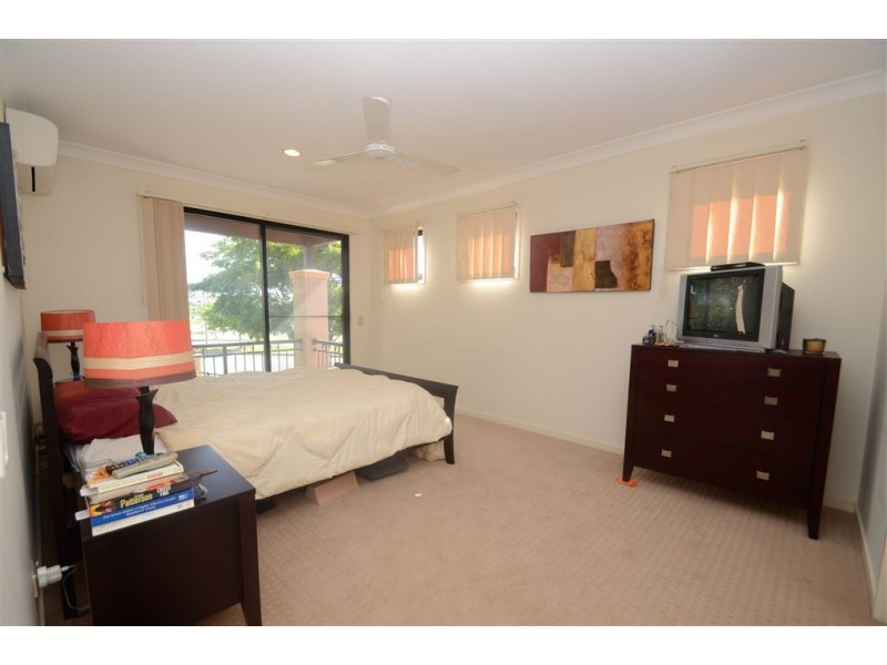 15/302 Christine Avenue, Varsity Lakes QLD 4227