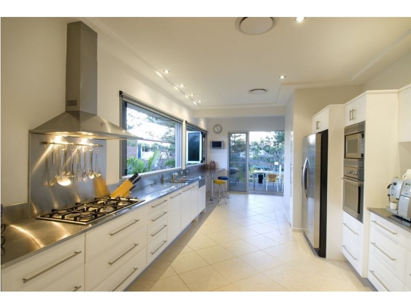 16 Ventura Road, Mermaid Beach QLD 4218