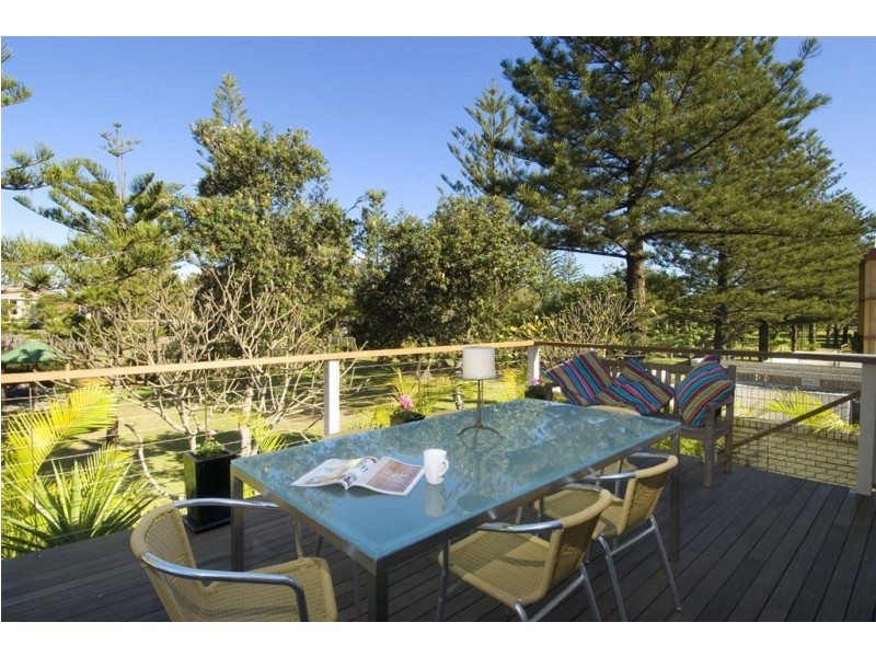 16 Ventura Road, Mermaid Beach QLD 4218