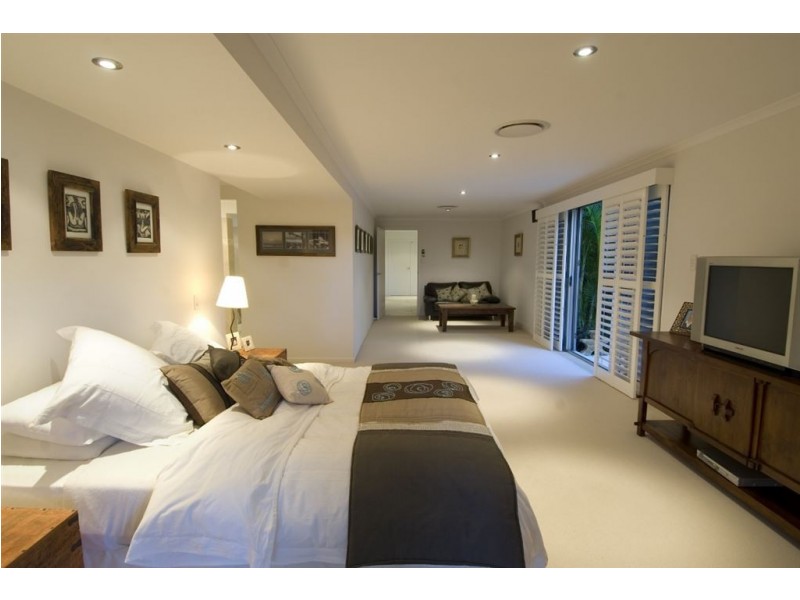 16 Ventura Road, Mermaid Beach QLD 4218