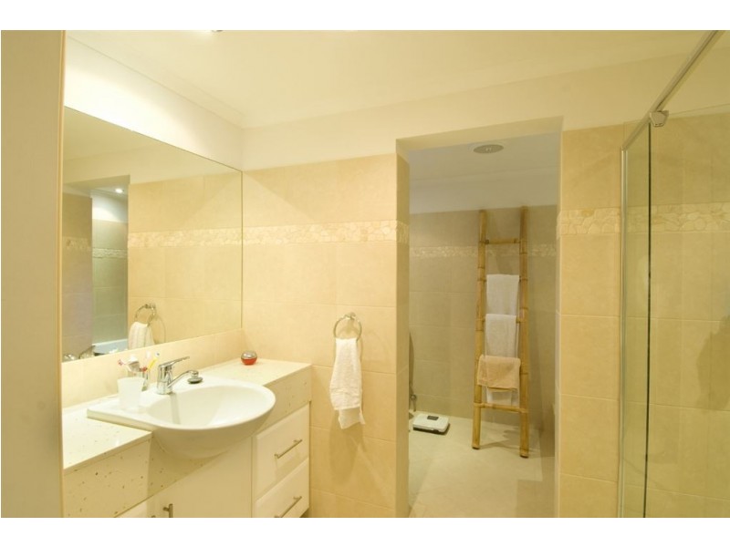 16 Ventura Road, Mermaid Beach QLD 4218