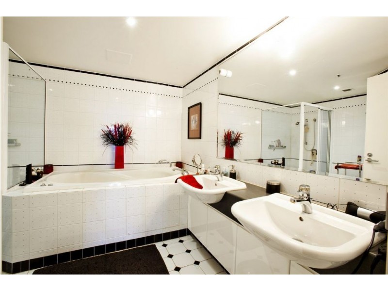 28/12 Commodore Drive, Surfers Paradise QLD 4217