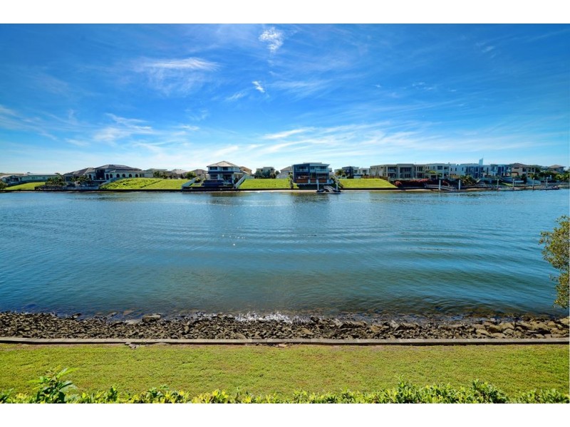 23 Namatjira Court, Broadbeach Waters QLD 4218