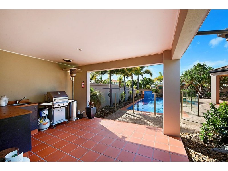 6 Montserrat Court, Clear Island Waters QLD 4226