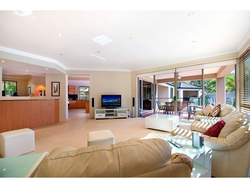 6 Montserrat Court, Clear Island Waters QLD 4226