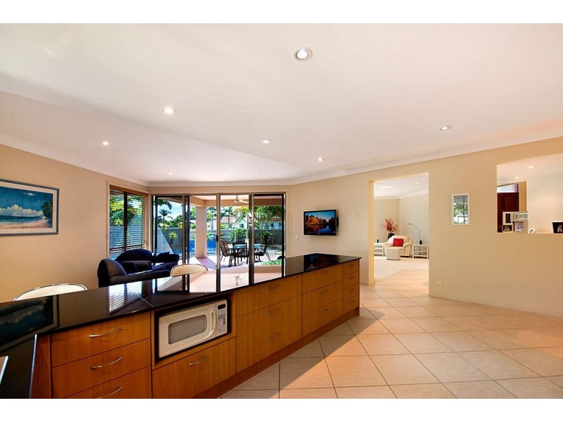 6 Montserrat Court, Clear Island Waters QLD 4226