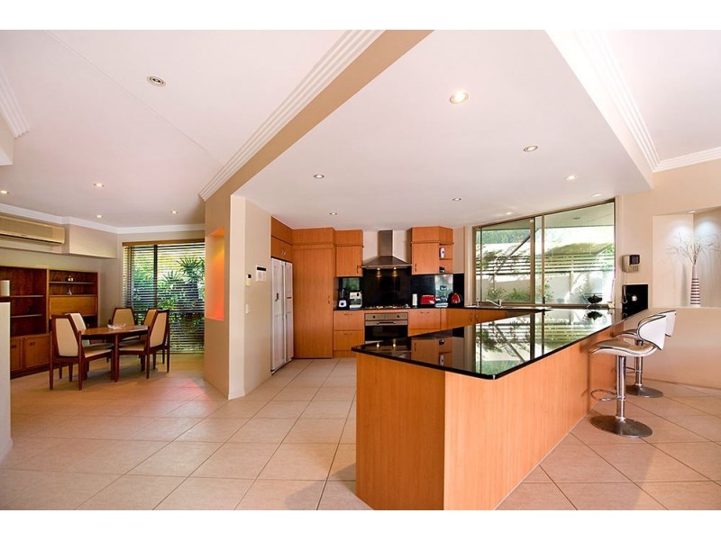 6 Montserrat Court, Clear Island Waters QLD 4226