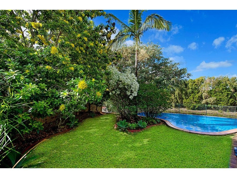 10 Cutwater Close, Clear Island Waters QLD 4226