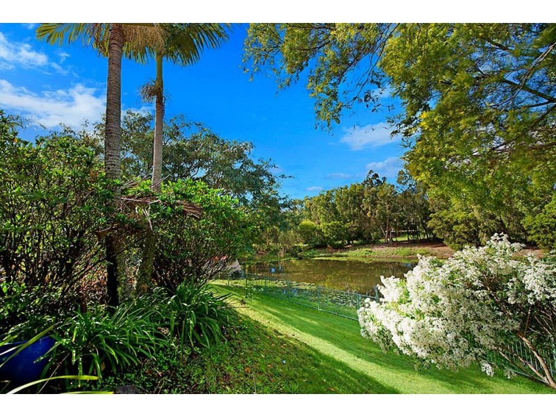 10 Cutwater Close, Clear Island Waters QLD 4226