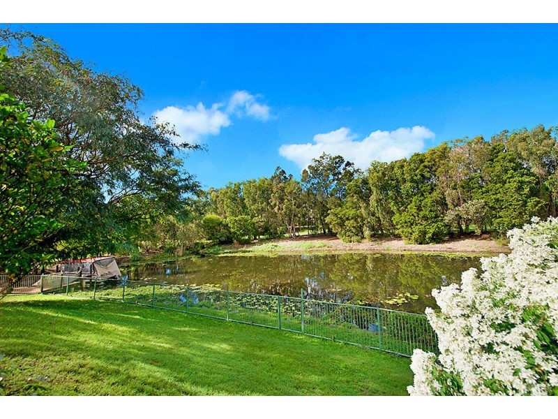 10 Cutwater Close, Clear Island Waters QLD 4226
