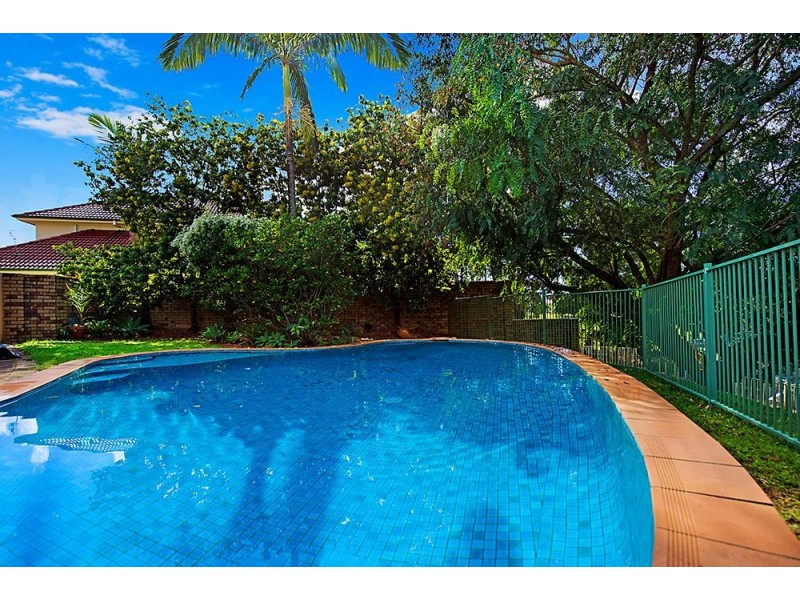 10 Cutwater Close, Clear Island Waters QLD 4226