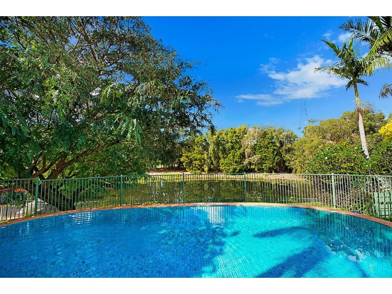10 Cutwater Close, Clear Island Waters QLD 4226
