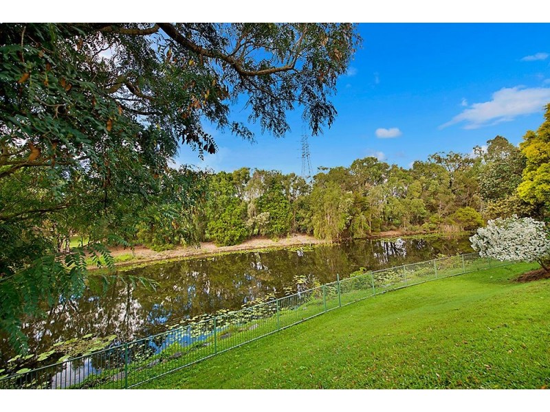 10 Cutwater Close, Clear Island Waters QLD 4226