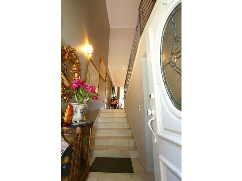 1/125 Santa Cruz Blvd, Clear Island Waters QLD 4226