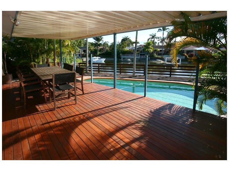 6 Cedar Place, Broadbeach Waters QLD 4218