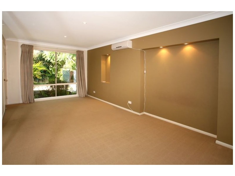 6 Cedar Place, Broadbeach Waters QLD 4218
