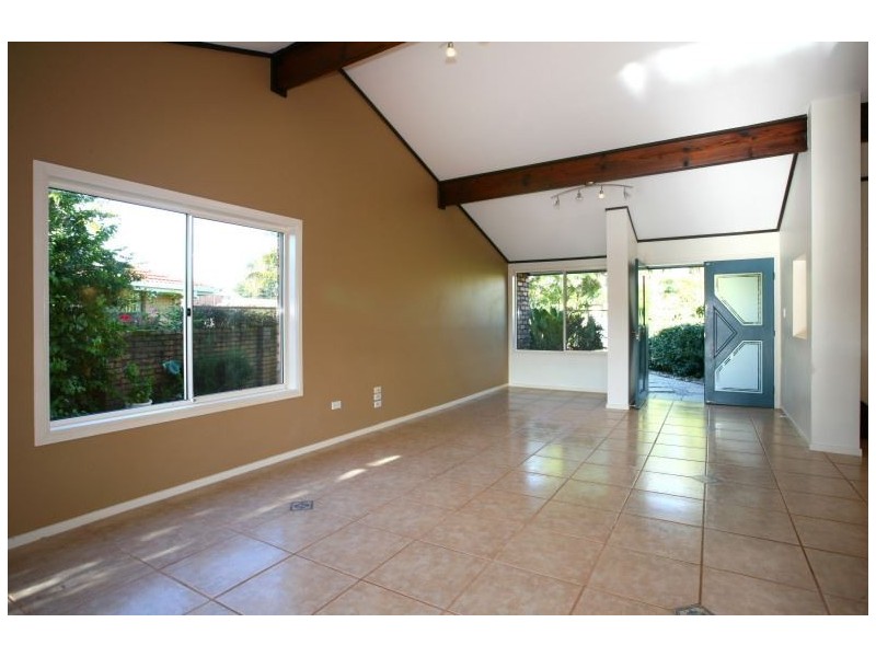 6 Cedar Place, Broadbeach Waters QLD 4218
