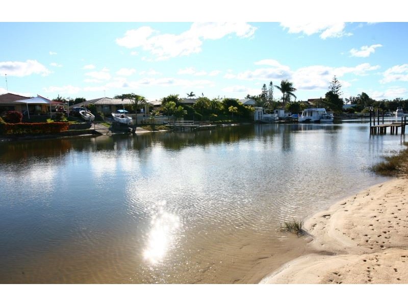 6 Cedar Place, Broadbeach Waters QLD 4218