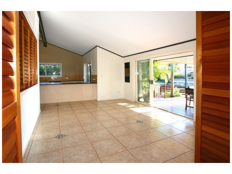 6 Cedar Place, Broadbeach Waters QLD 4218