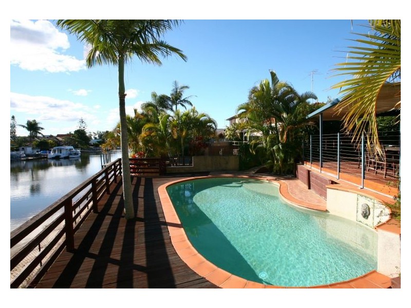 6 Cedar Place, Broadbeach Waters QLD 4218