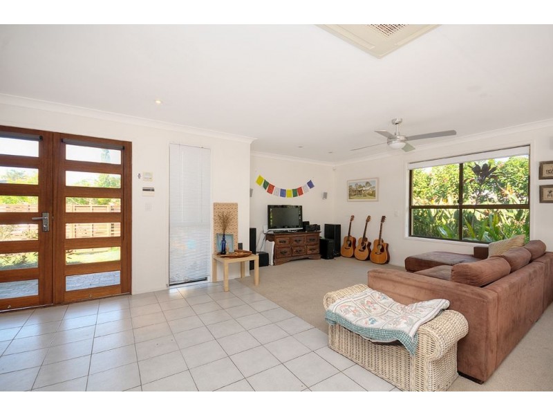 9 Babbler Court, Burleigh Waters QLD 4220