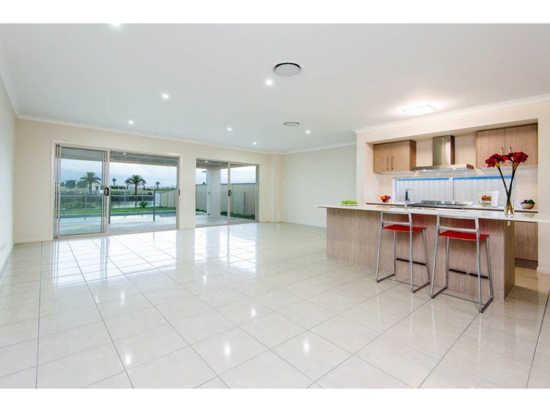 62 Harbour Rise, Hope Island QLD 4212