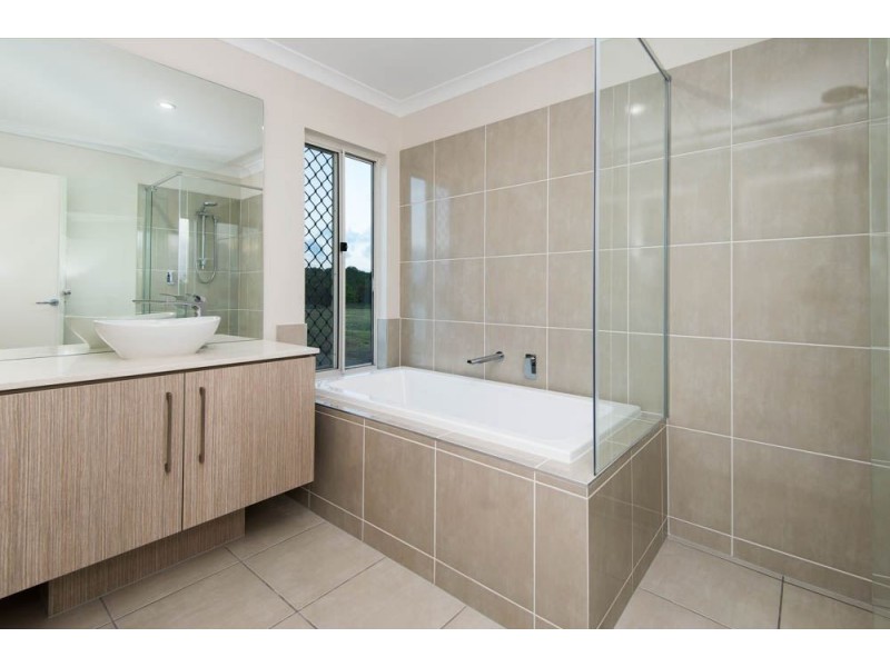 62 Harbour Rise, Hope Island QLD 4212
