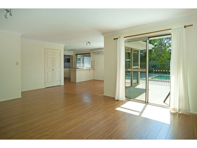 42A Sickle Avenue, Hope Island QLD 4212